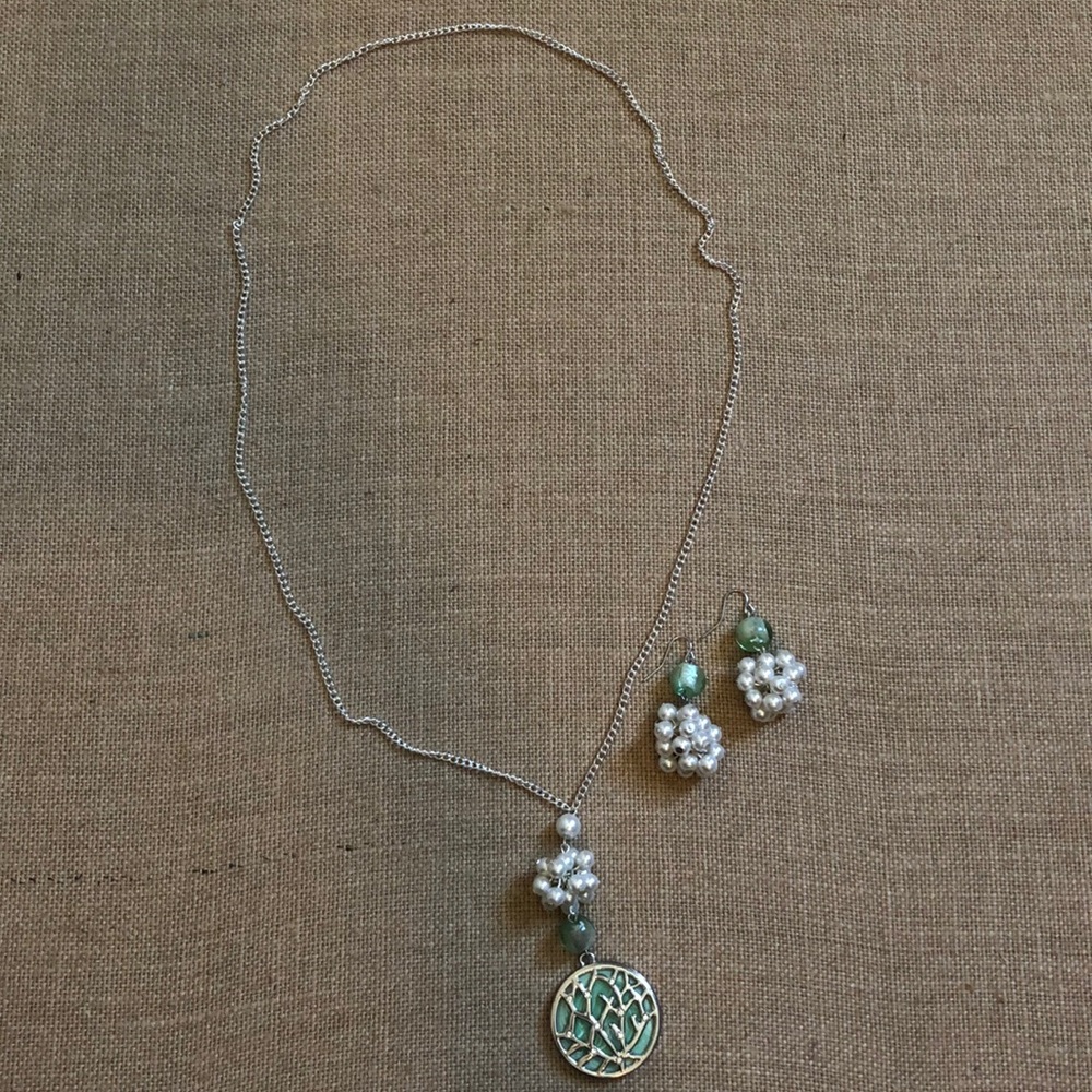 Pearl & Sea Green Glass Bead Necklace and Earrings - Picture 4 of 8